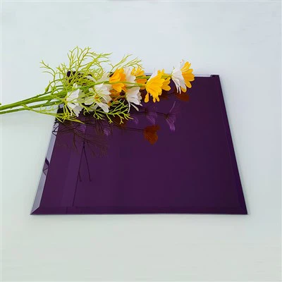 Лилаво стъклено огледало